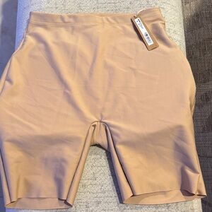 Skims Butt Enhancing Short